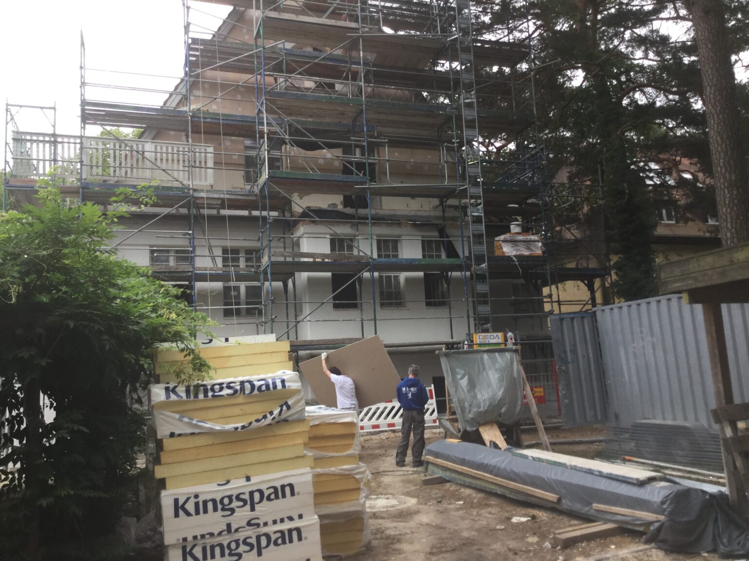 fassadengestaltung-berlin-wilmersdorf-frontansicht-baustelle