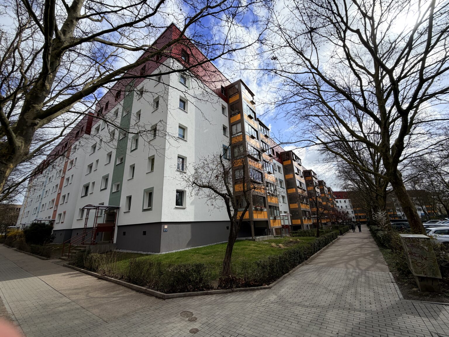 fassadengestaltung-berlin-neu-hohenschoenhausen-seitenansicht