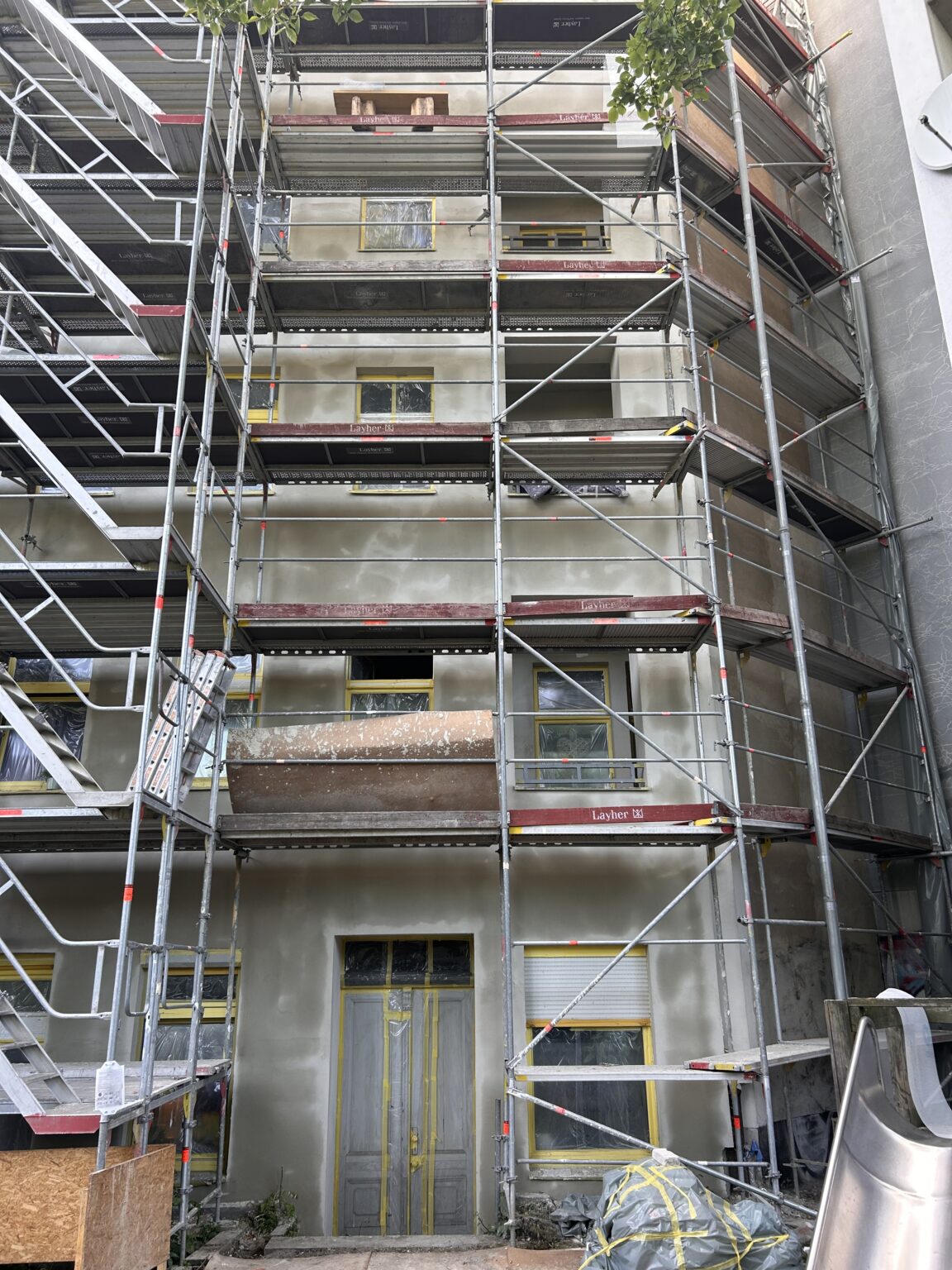 fassadensanierung-berlin-wedding-baustelle-hinterhof