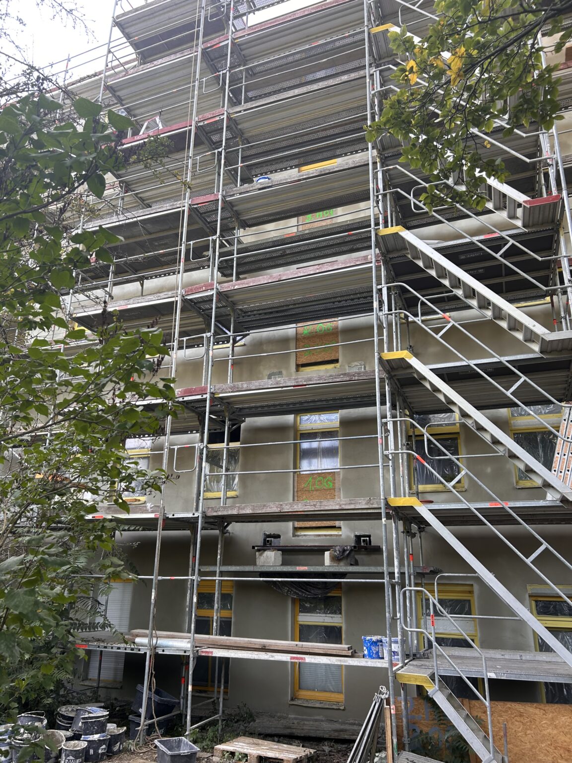 fassadensanierung-berlin-wedding-baustelle-hinterhof-4